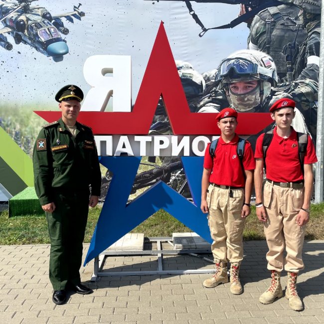 Юнармейцы на Международном  военно-техническом форуме  "Армия - 2022"